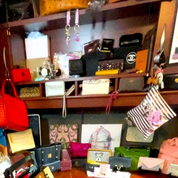 Low Start Mystery Wallet higher the bid the better wallet designer & Luxury - Picture 5 of 16